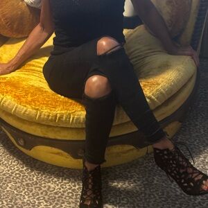 Zara TRF black skinny jeans with frayed knee opening and hem.